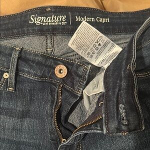 Signature by Levi Strauss & Co. Modern Capri Jeans